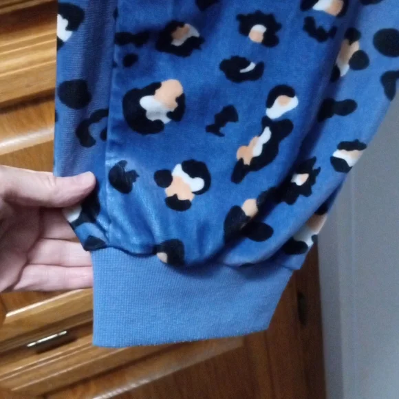 🌠 #191 Leopard Print Blue Pajama or Lounge Set - Picture 8 of 11
